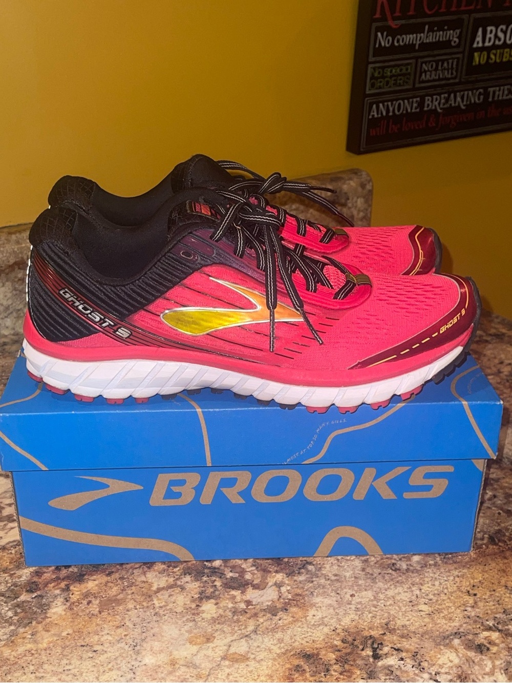 Brooks Ghost 9 Womens Running Sneakers in Pink and Black with Yellow Accent - Picture 7 of 7